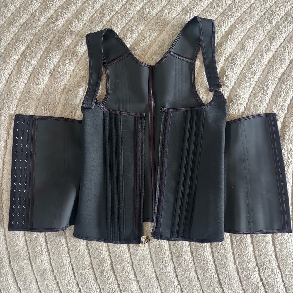 Black Waist Trainer/Posture correction
